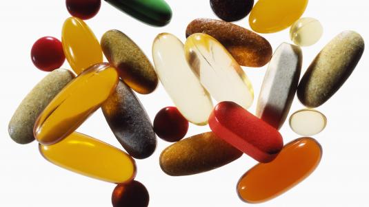 هل تعمل الفيتامينات المتعددة؟ وهل هناك ضرورة لتناولها؟
