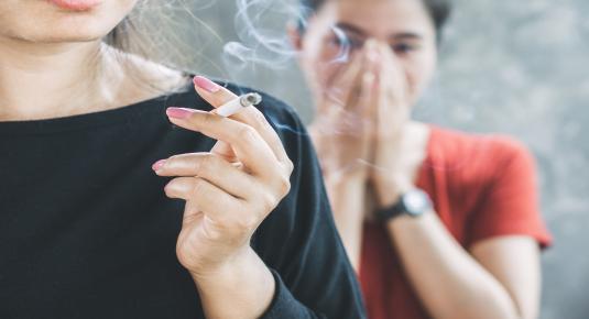 دراسة: جزيئات التدخين العالقة خطرة على الصحة